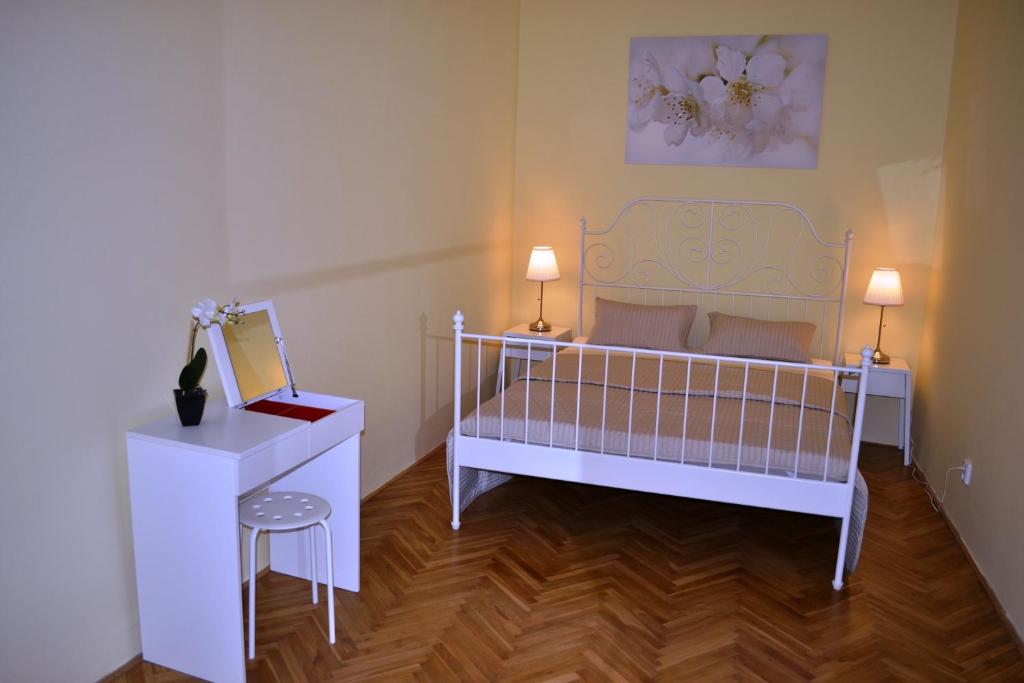 Sunflower 2BDR Flat By Ruterra photo 2