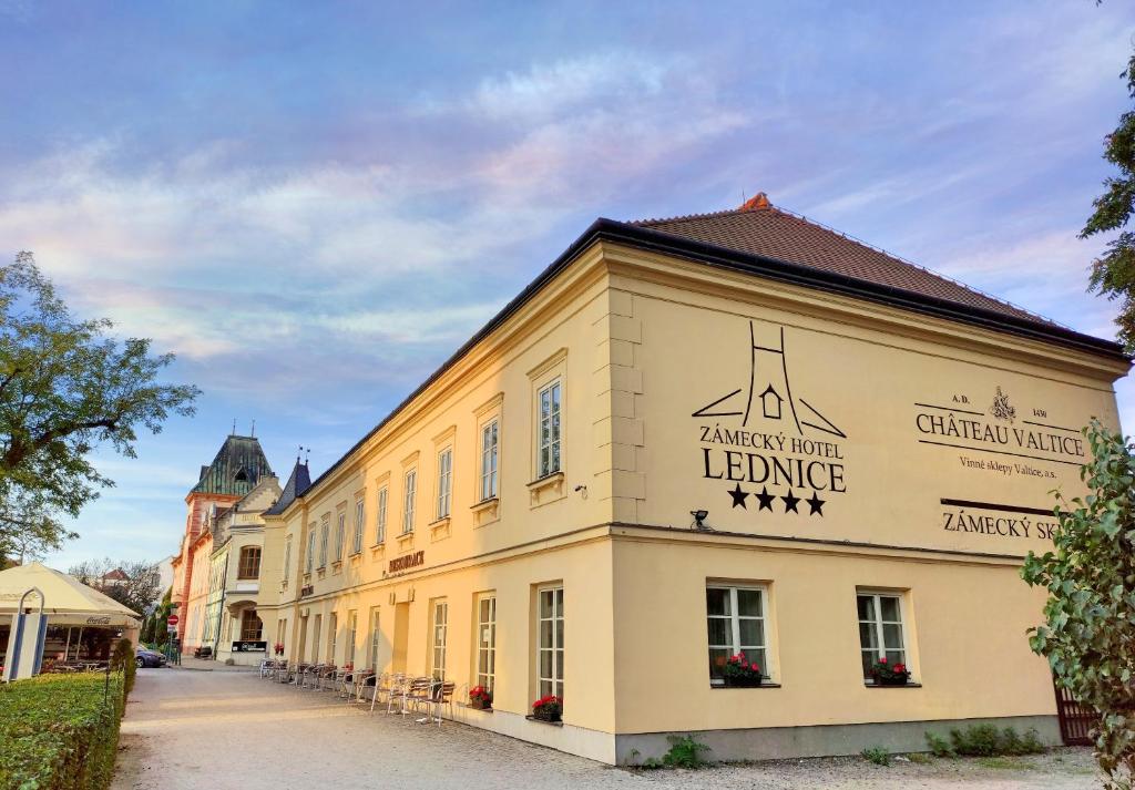 Zamecky Hotel Lednice — photo 1
