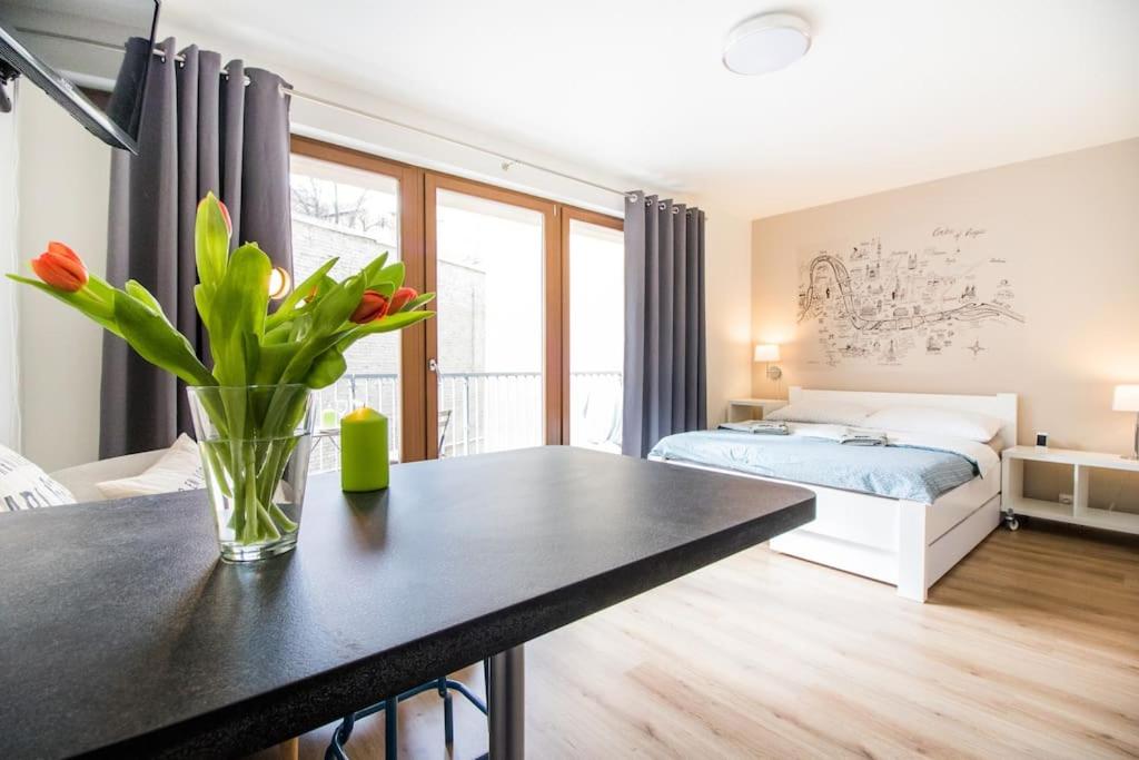 Stylish Studio with Balcony photo 2