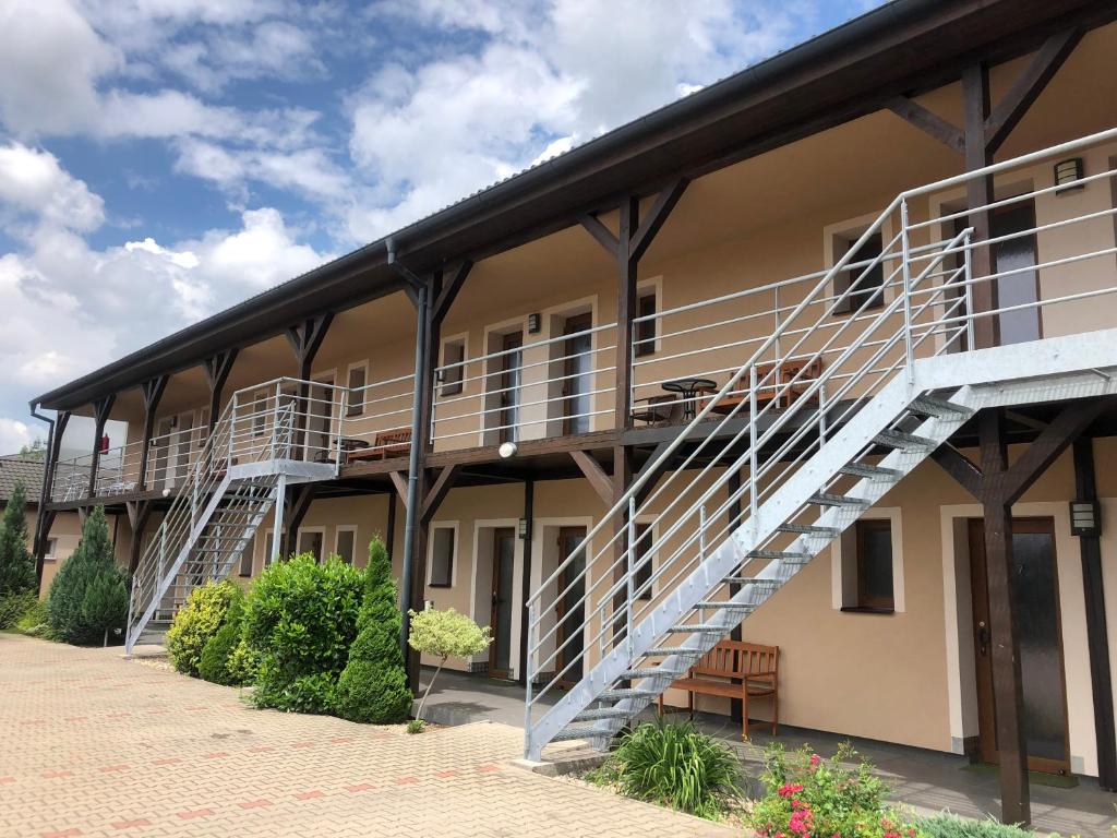 Motel R10 — photo 1