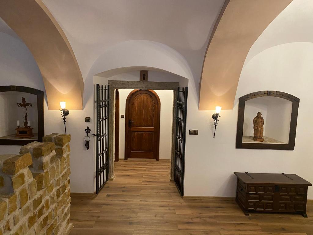 Superb Medieval Apartment photo 2