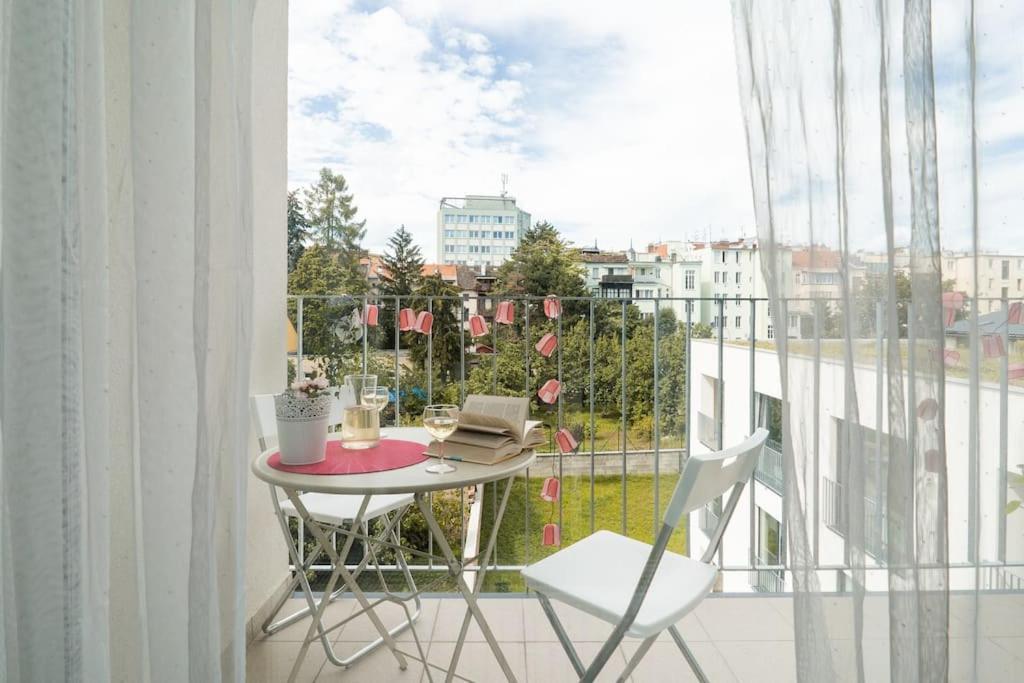 Garden View Studio with a balcony (self check in) — photo 1