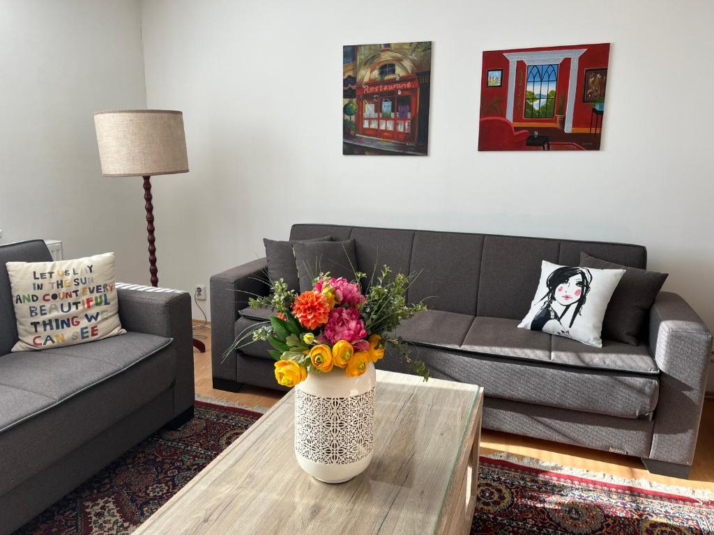 Harrison Homes Prague Apartment 02 Terrace and Parking — photo 1