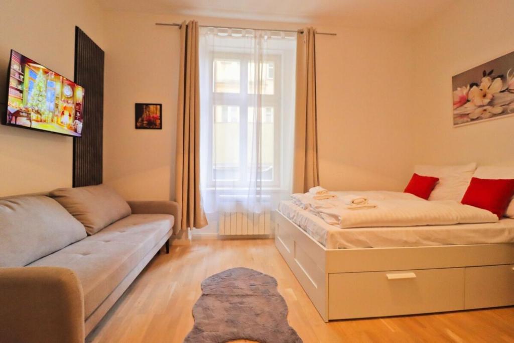 Spacious apartment in the center of Prague photo 2