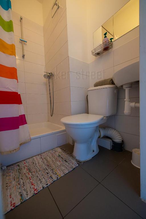 Snug room close to metro Palmovka photo 3