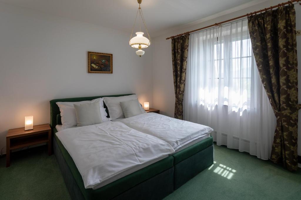 Hotel Zámeček Pod Hradem Starý Jičín 111 photo 2