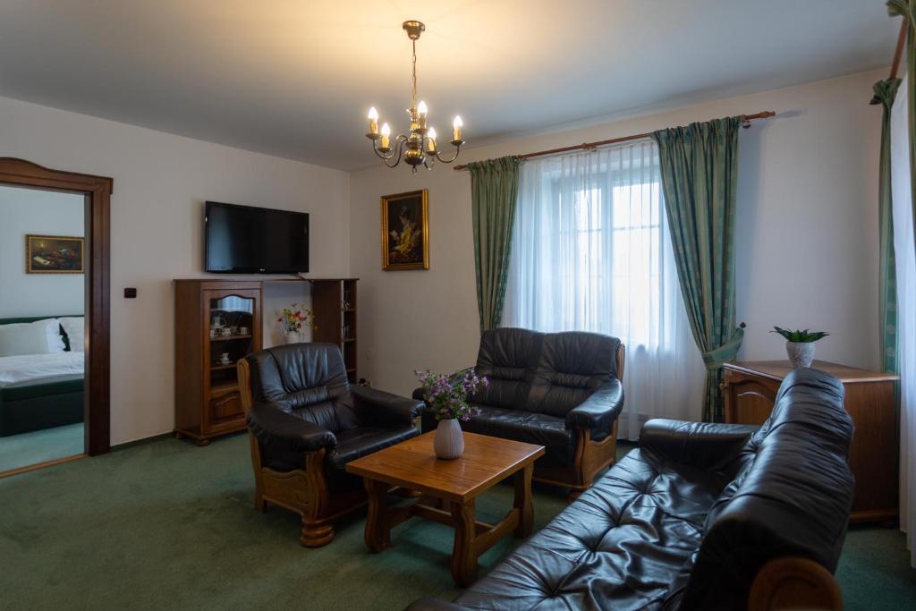 Hotel Zámeček Pod Hradem Starý Jičín 111 photo 3