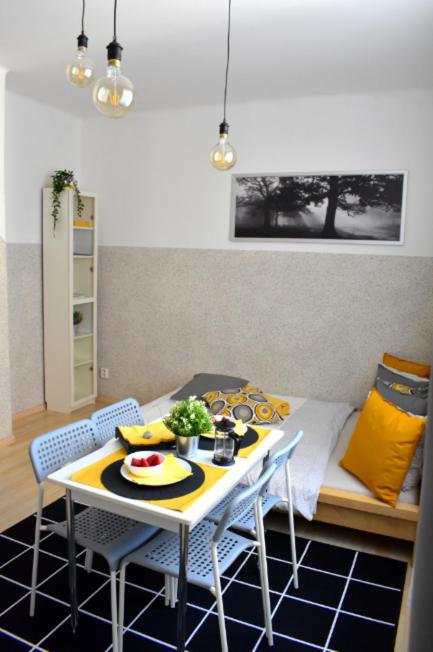 Romantic Bijou Apartment near Old Town! photo 3