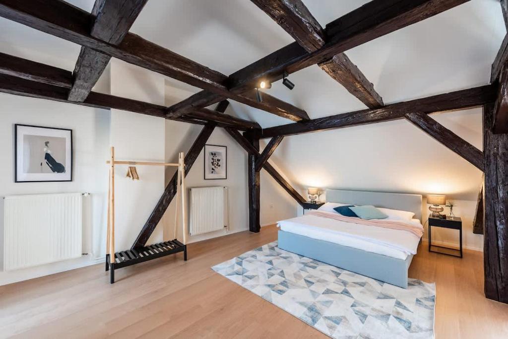 Wonderful Romantic Old Town Apt photo 2