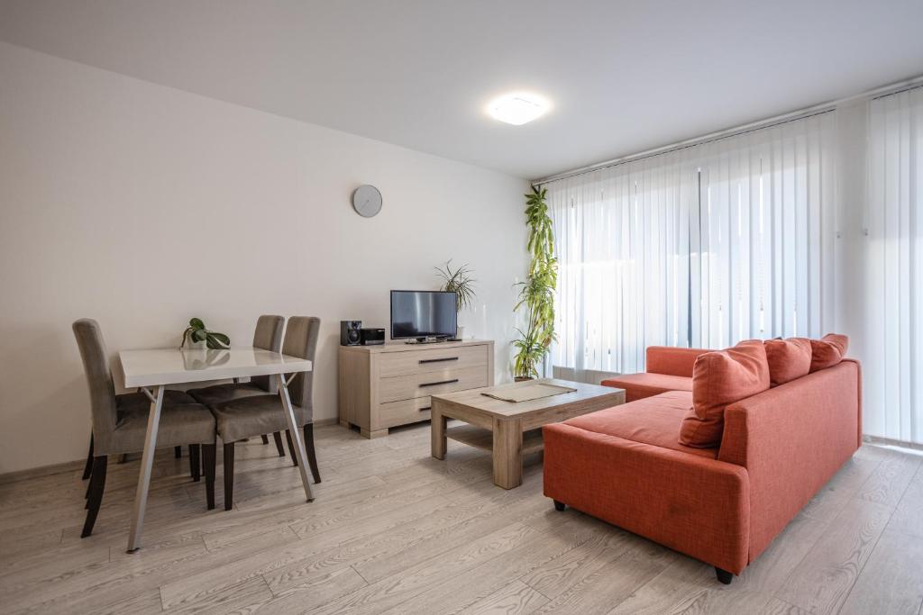 Spacious Terrace Apartment with free private parking — photo 1