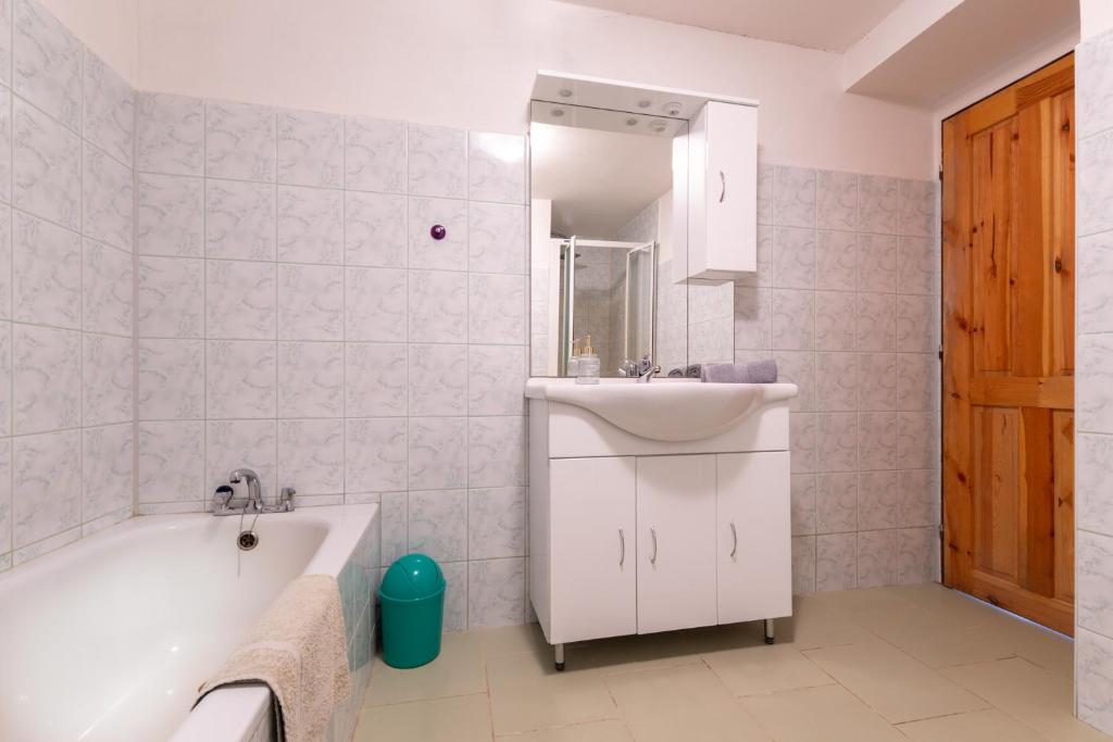 ROSE COTTAGE (sleeps 4) photo 3