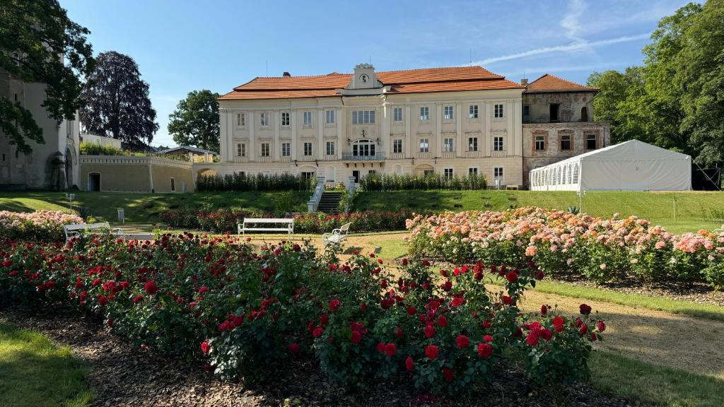 Zámek Bystřice nad Úhlavou — photo 1