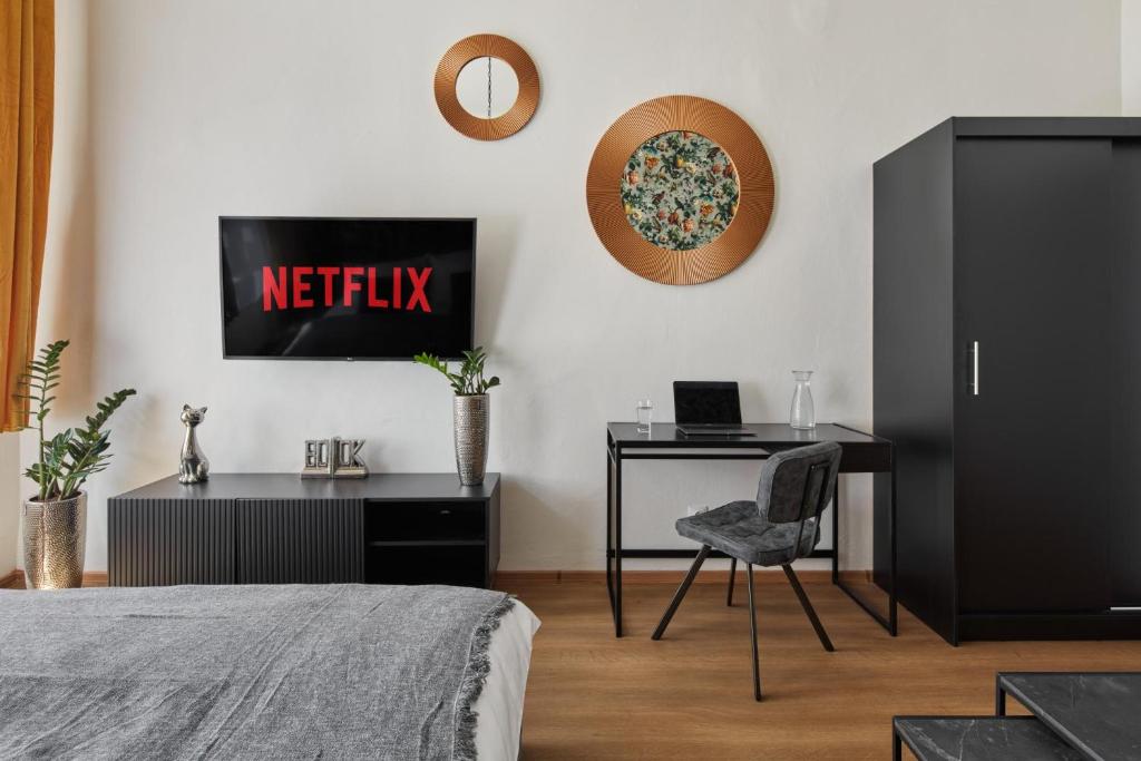 Prague Days - Sunlit 1BDR Apartments w Netflix in New Town photo 2