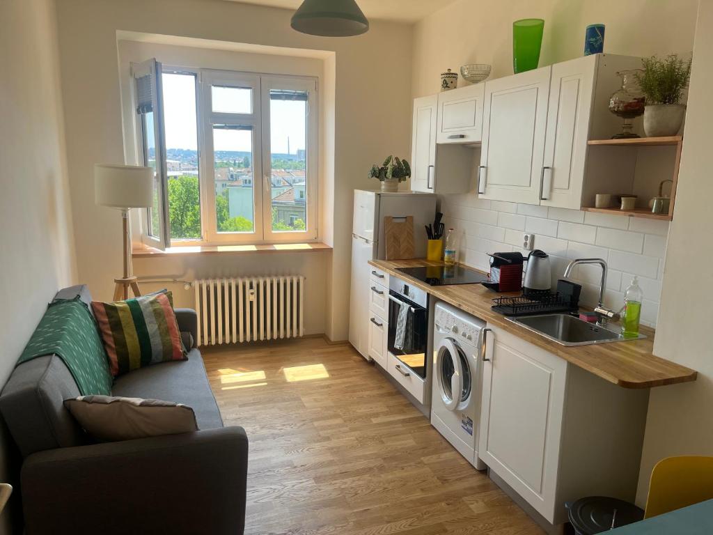 Stylový a slunný byt s uměleckým nádechem v blízkosti centra — photo 1