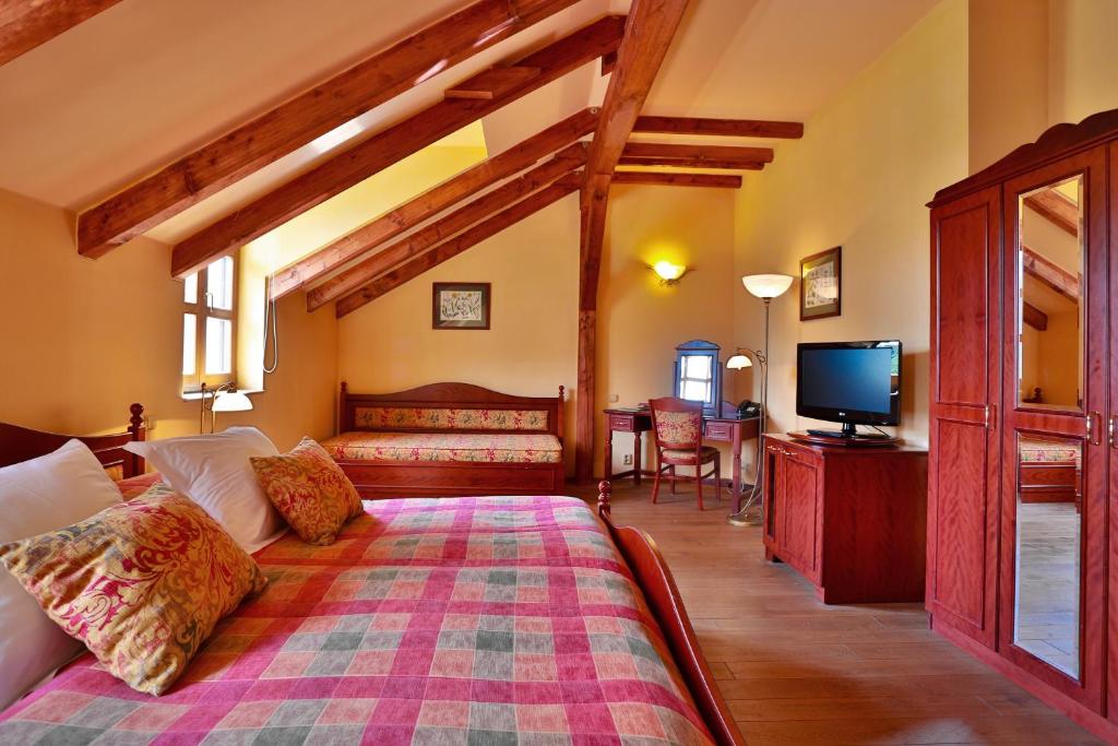 Romantic Hotel Mlýn Karlstejn photo 3