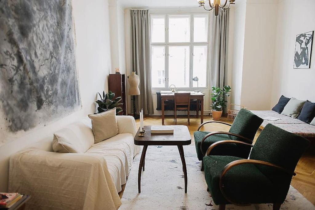 Stylish and unique 2 bedroom flat with balcony in Letna — photo 1