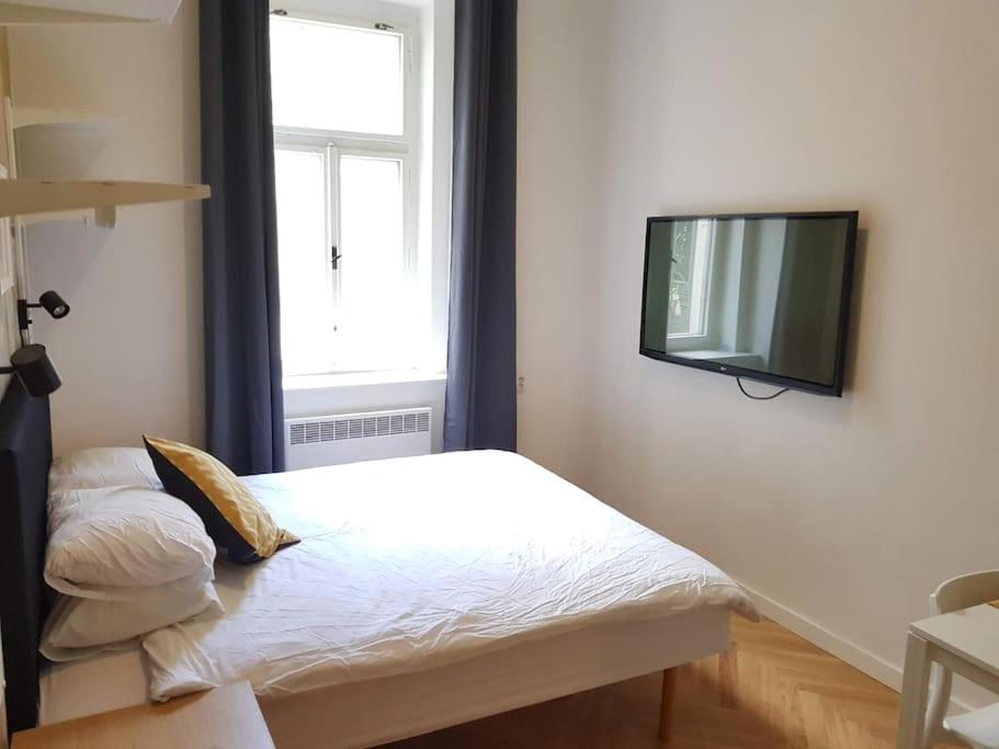 Stylish studio apartment by Namesti Miru photo 3