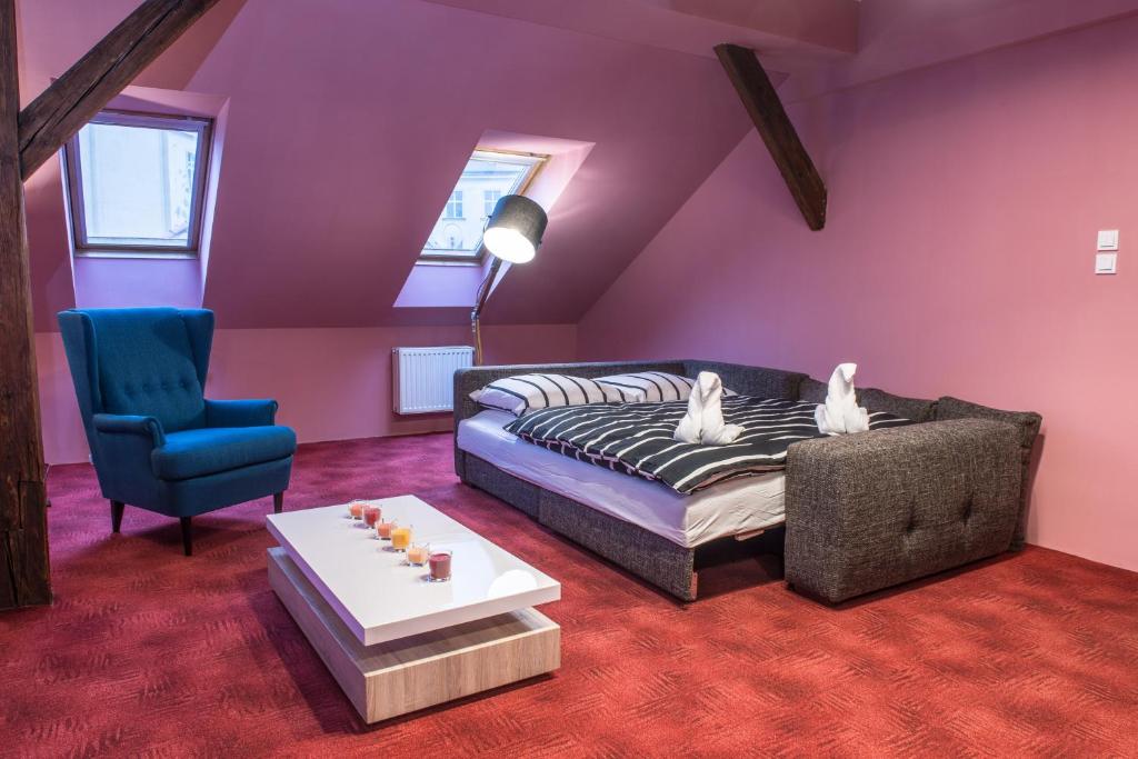 Spacious and Quiet Attic Flat in Centre photo 2