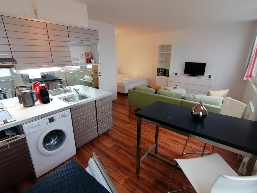 Golden Family Apartments photo 3