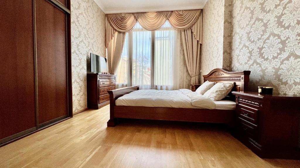 Stylish riverside apartment — photo 1