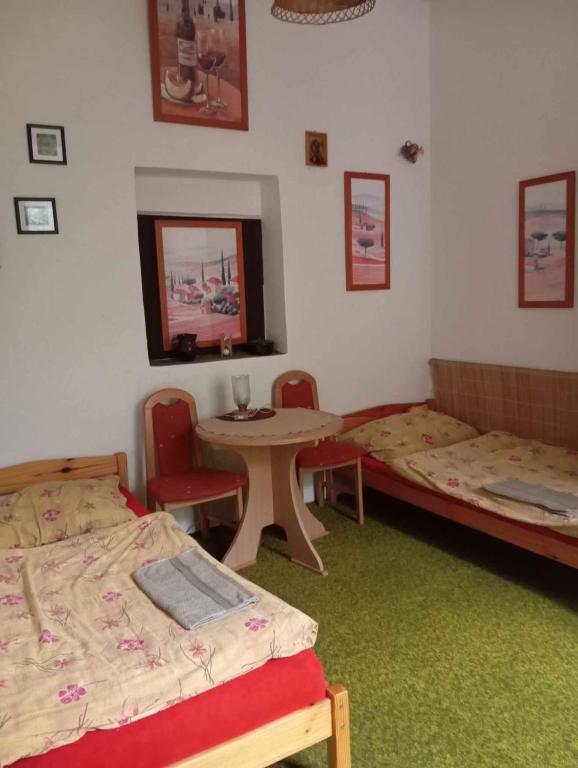 Stará škola - třílůžkový pokoj v pohodlí a klidu photo 2