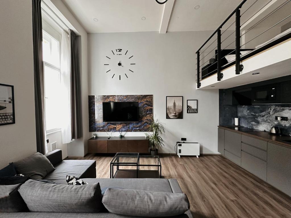 Grand Viceroy Apartments - Gothic Tower View — photo 1