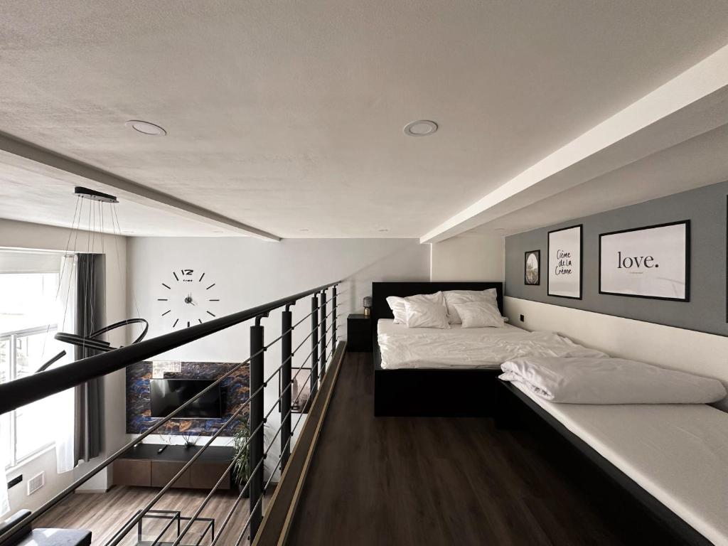 Grand Viceroy Apartments - Gothic Tower View photo 2