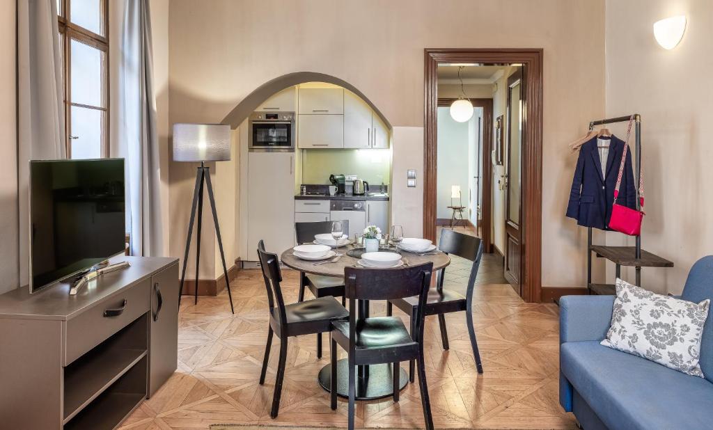 3 Epoques Apartments by Adrez photo 2