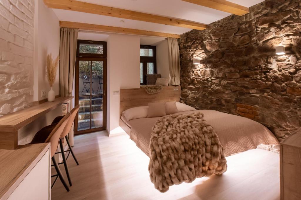 White Wolf Boutique Apartments photo 2