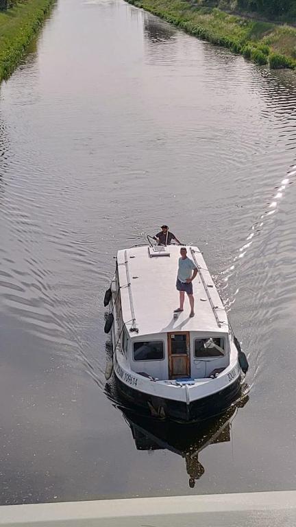 Zouw Hausboat Zakotven -pouze ubytovaní — photo 1