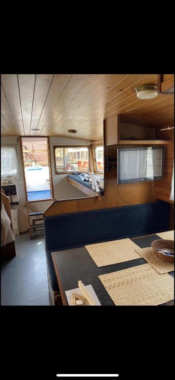 Zouw Hausboat Zakotven -pouze ubytovaní photo 2