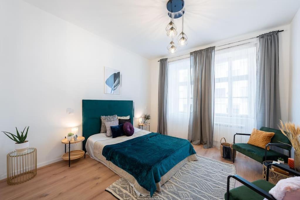 Sweet cozy apartment Prague close to Mala Strana — photo 1