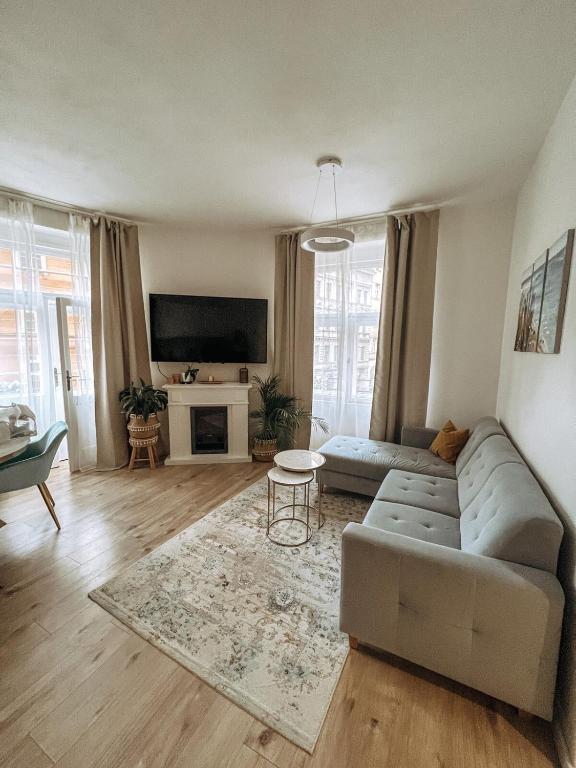 Stylish 1 bedroom plus office at amazing location — photo 1