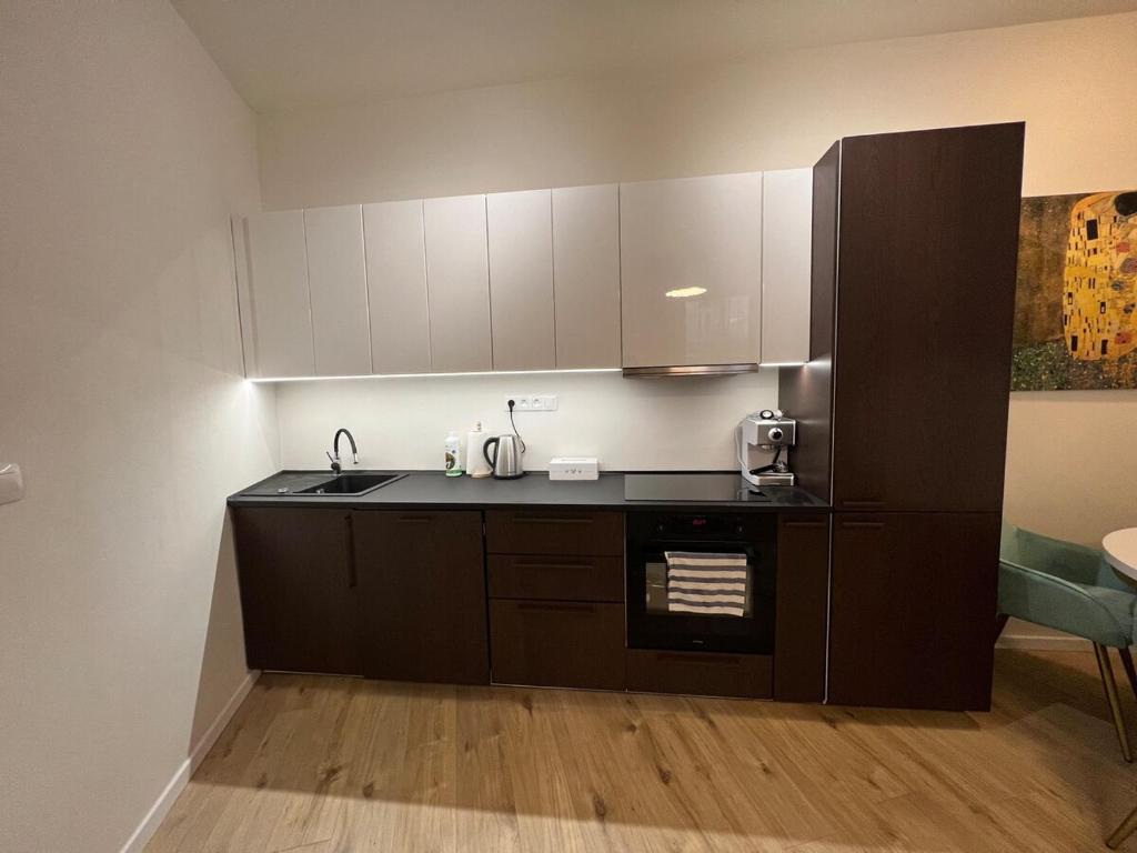 Stylish 1 bedroom plus office at amazing location photo 3