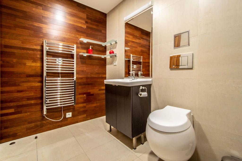 Wooden Design 2BDR Apartment near Eden Garden photo 3