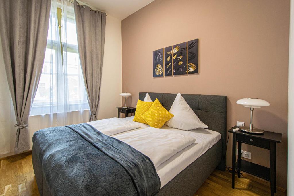Stylish apartment in Prague best gastronomic area — photo 1
