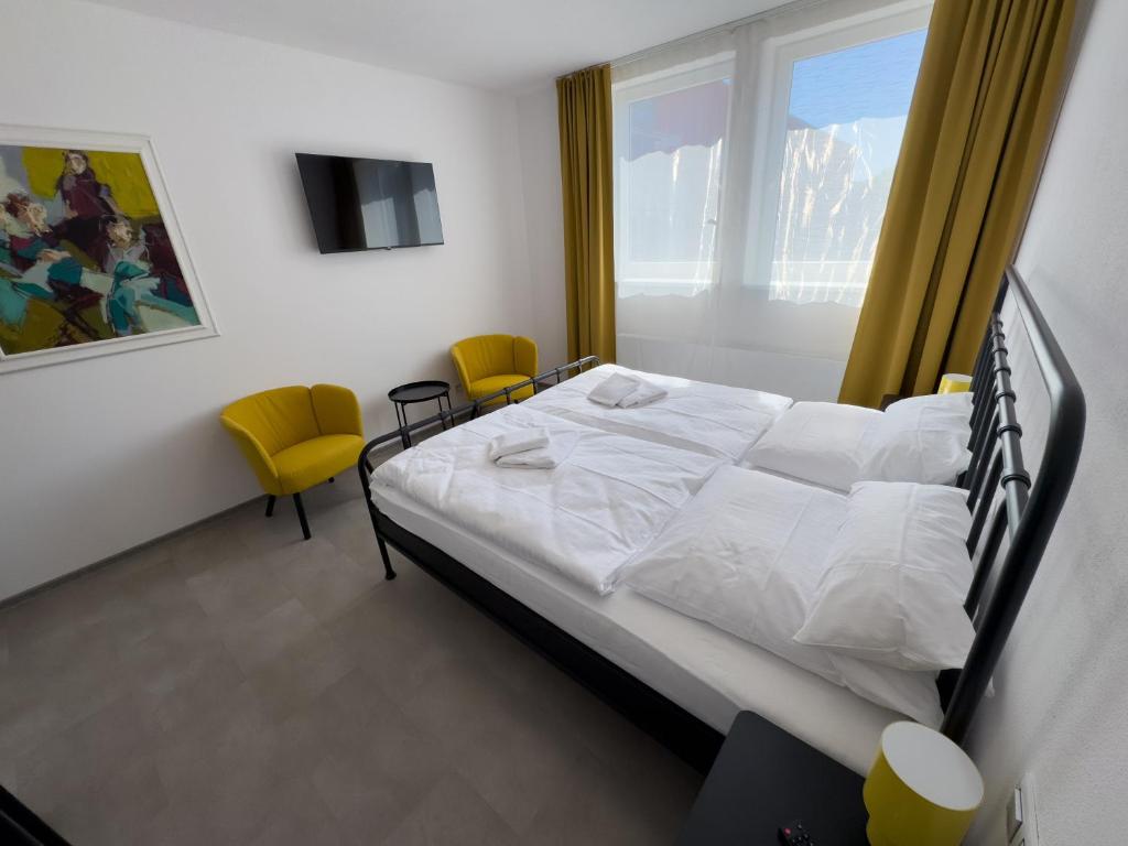 ROCH800 - industrial aparthotel Klatovy - free parking - self-checking photo 2