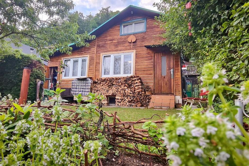Lazy River Hut — photo 1