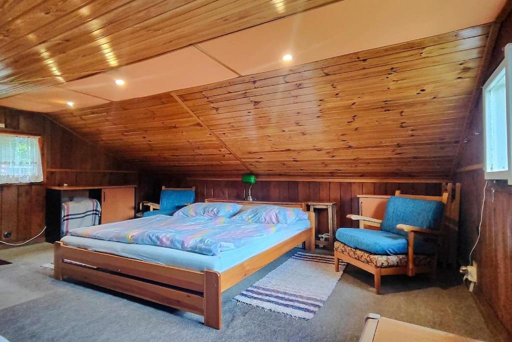 Lazy River Hut photo 2