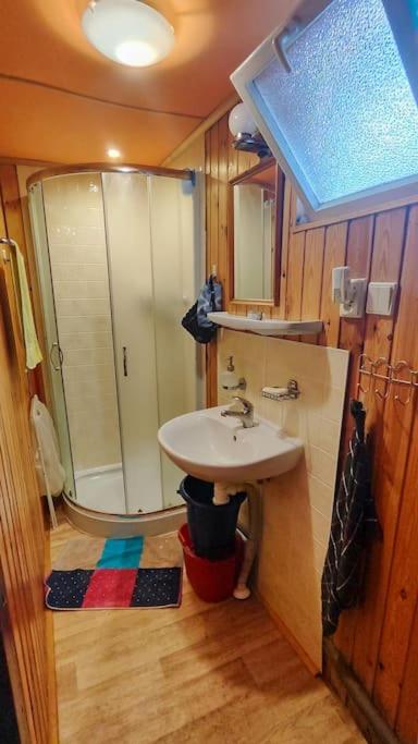 Lazy River Hut photo 3