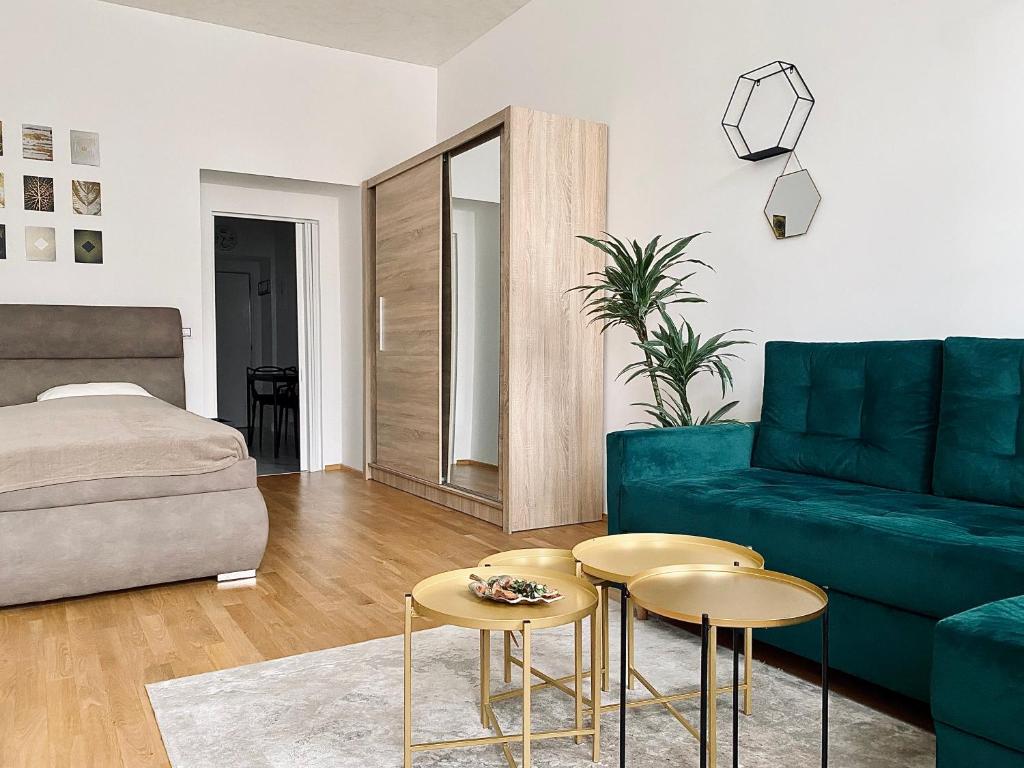 Stylish retreat in a lively area photo 2