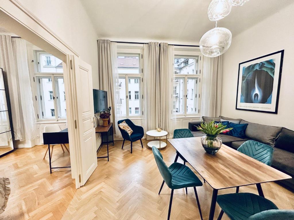 River Site Apartment Janáčkovo nábřeží 27 — photo 1