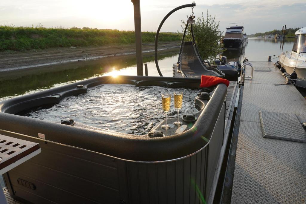 Hafen Oase - Hausboote, Whirlpool, Sauna, Wellness