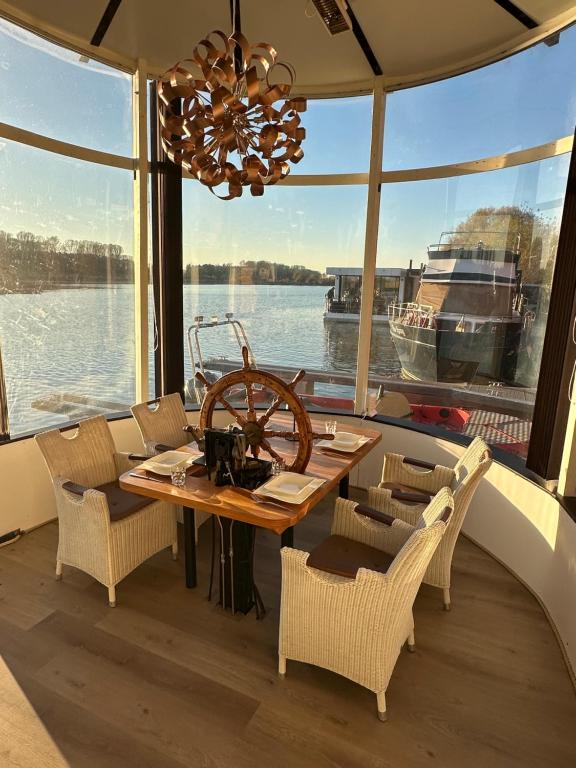 Hafen Oase - Hausboote, Whirlpool, Sauna, Wellness photo 2