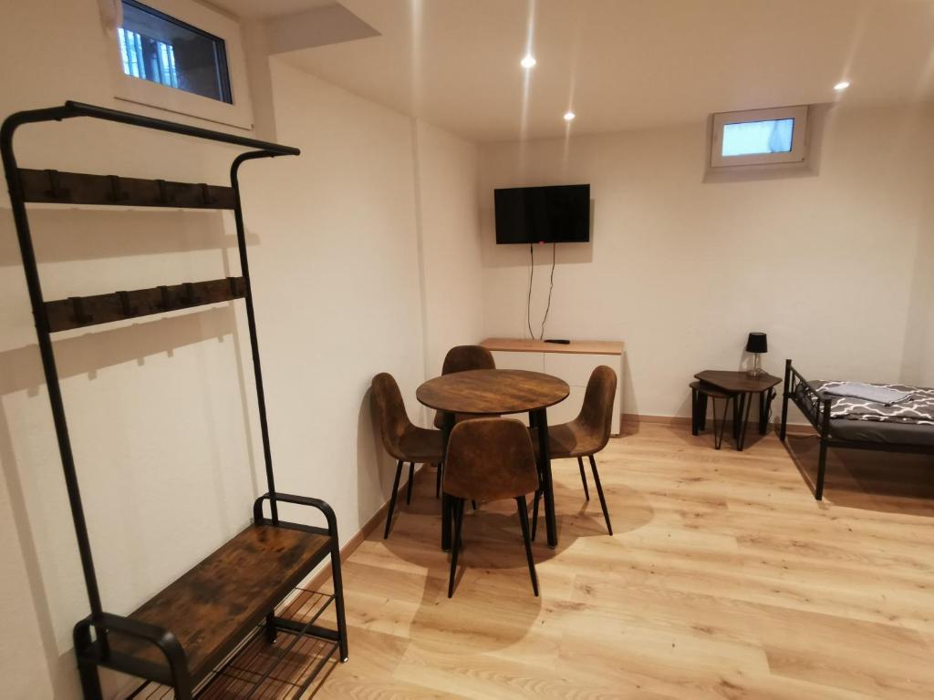 Monteurzimmer / Apartment im Souterrain Berlin Neukölln photo 2