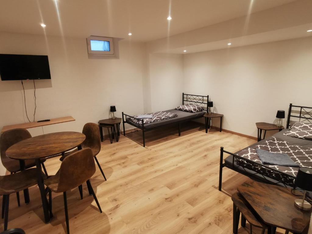 Monteurzimmer / Apartment im Souterrain Berlin Neukölln photo 3