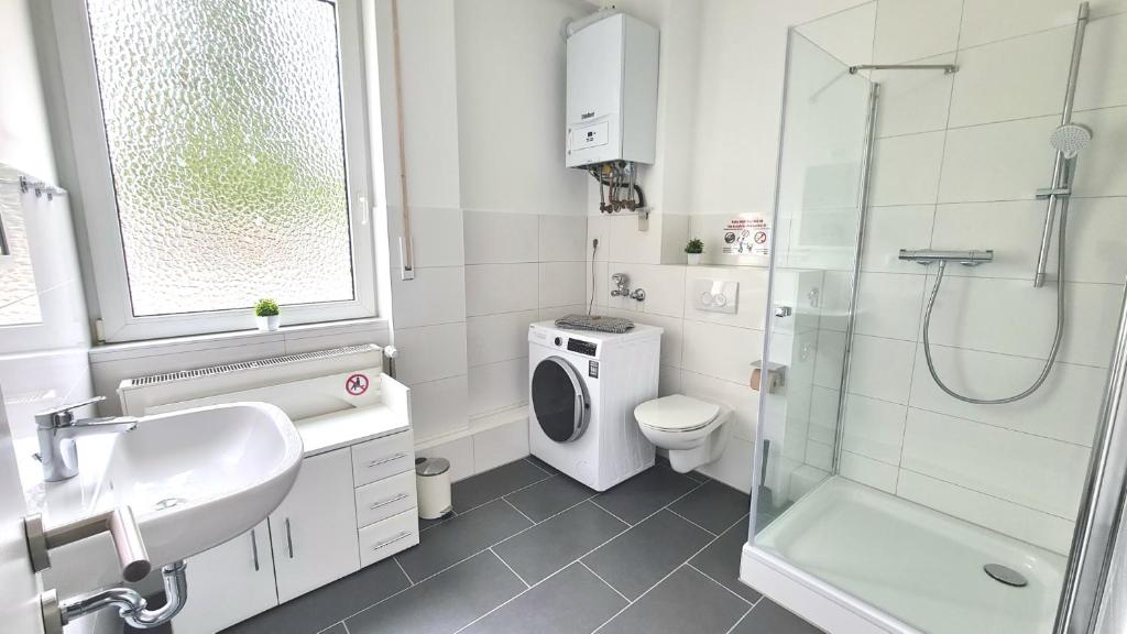 Modern 3-Room Apartment with Winter Garden photo 3