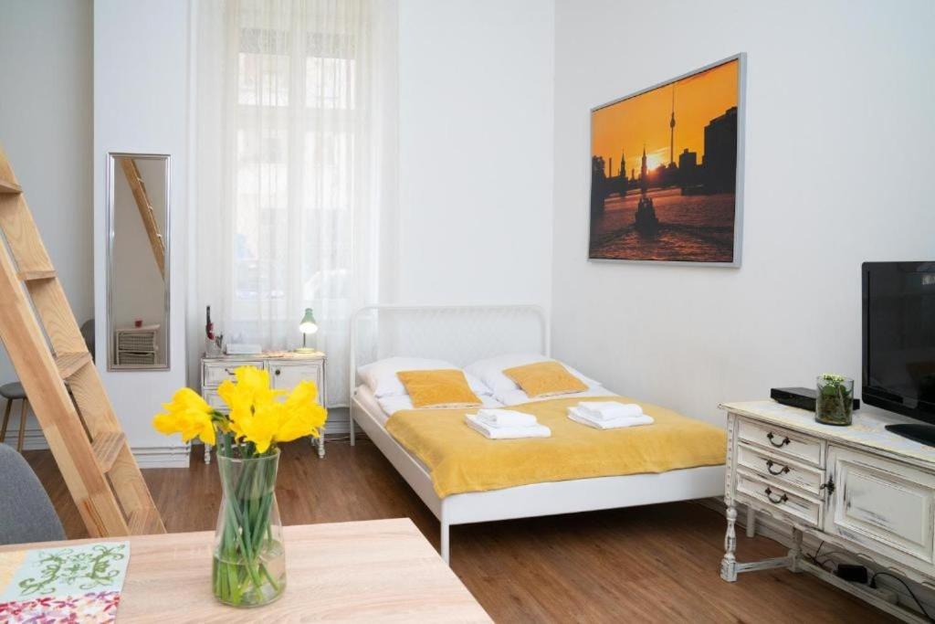 Green Apartment Studio for 3 — photo 1