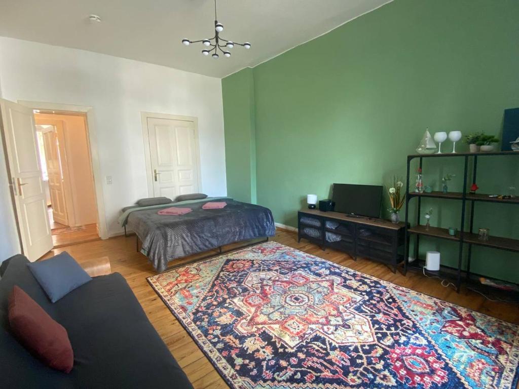 Stylish 2-room Apartment with Balcony Next to East Side Gallery photo 2