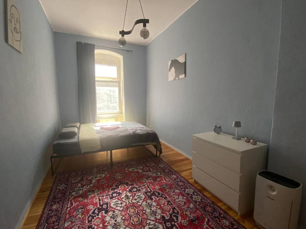 Stylish 2-room Apartment with Balcony Next to East Side Gallery photo 3